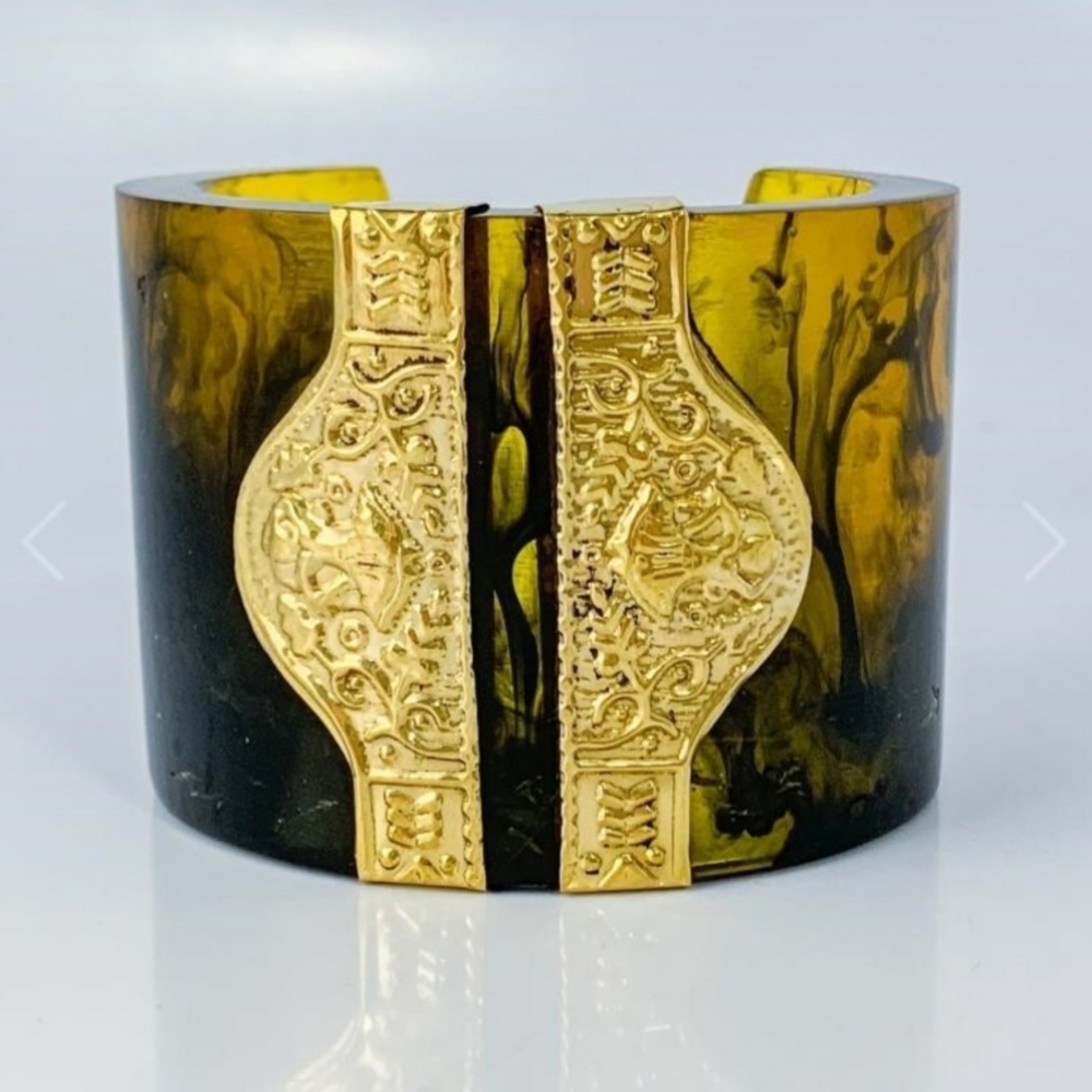 Cuff - Picture 3 of 4